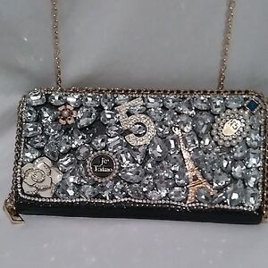 Luxury Diamond Rhinestone Charmed Embellished Women's Wallet Purse (L1)